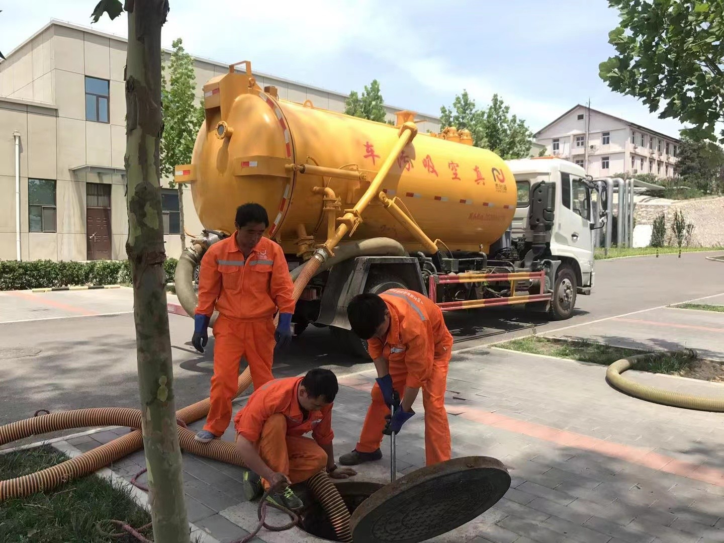 印江化粪池清理与5-8吨吸粪车施工效率分析